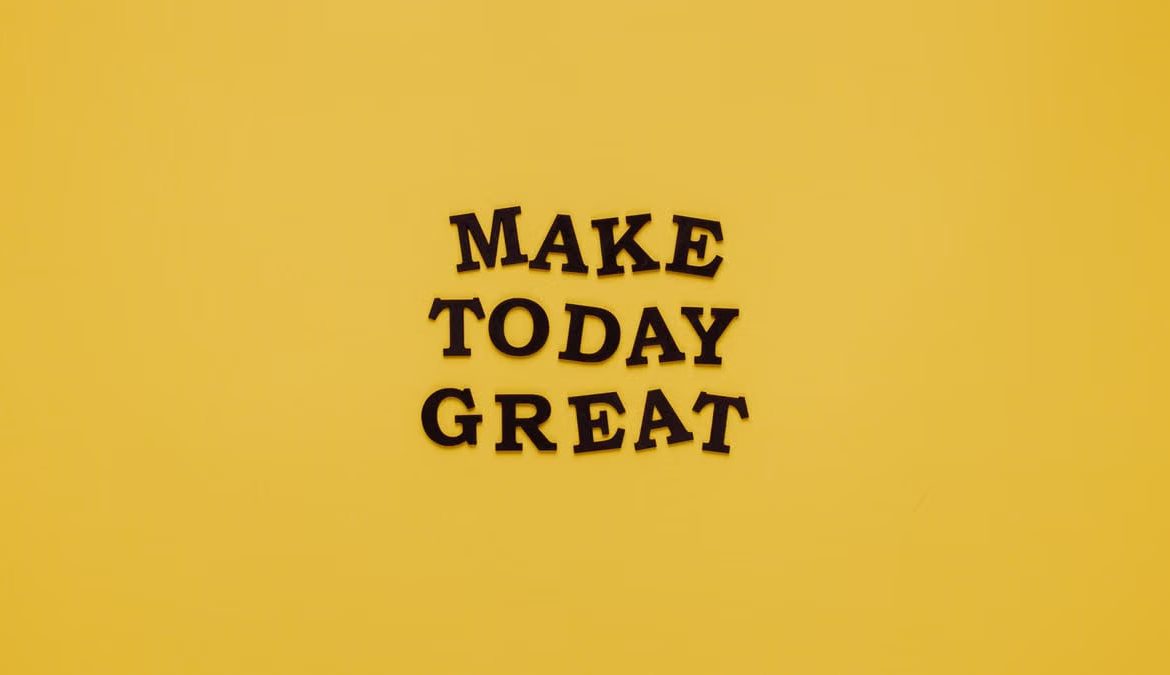 Simple and motivational quote 'Make Today Great' on a minimalist yellow background for inspiration.